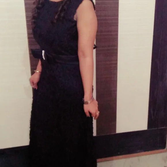 Black evening gown - Picture 4 of 10